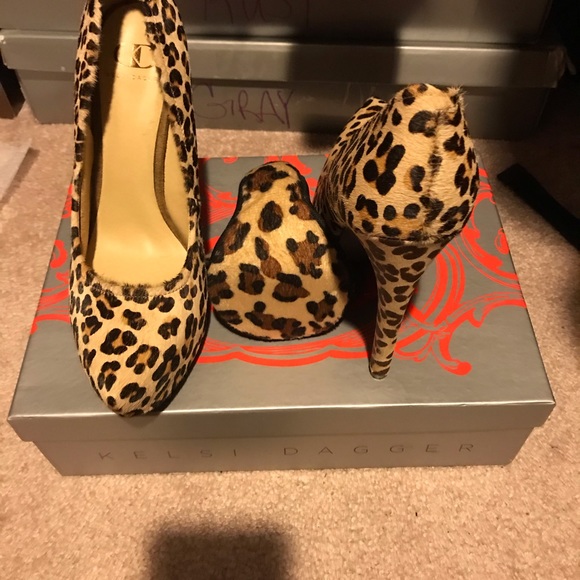 Cowhide material - Picture 2 of 2